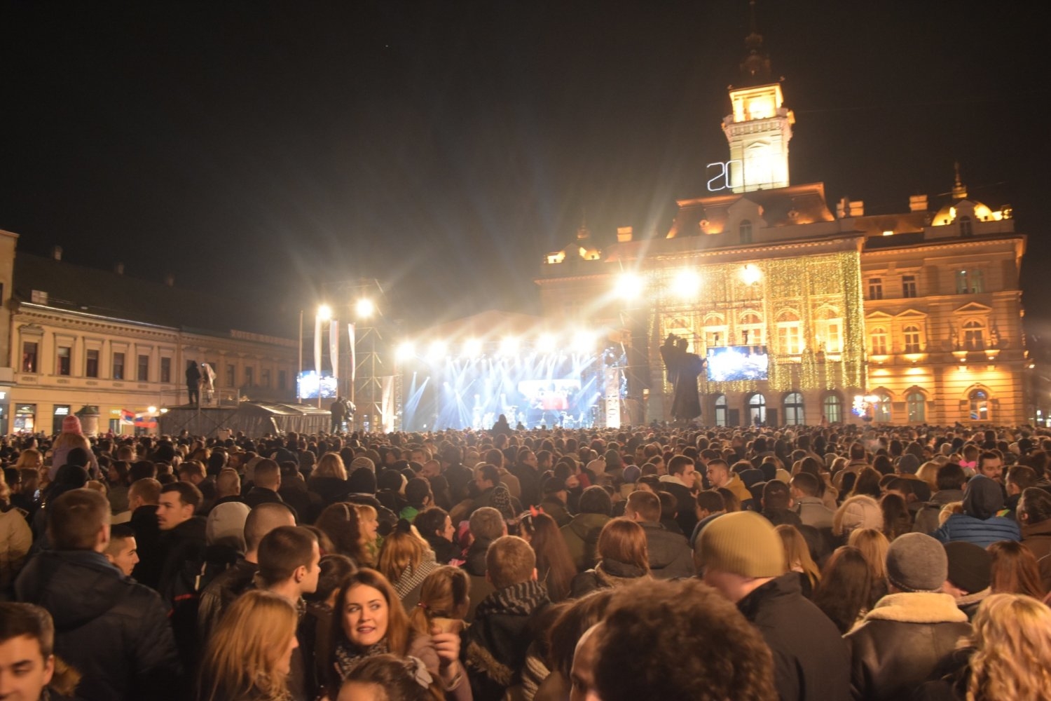 "Bijelo dugme" i vatromet za Srpsku novu! (FOTO GALERIJA) alo.rs